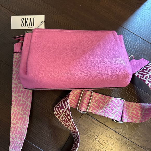 Crossbody leather bag - Picture 10 of 15